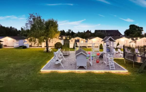 Stunning Home In Darlowo Wicie With Jacuzzi